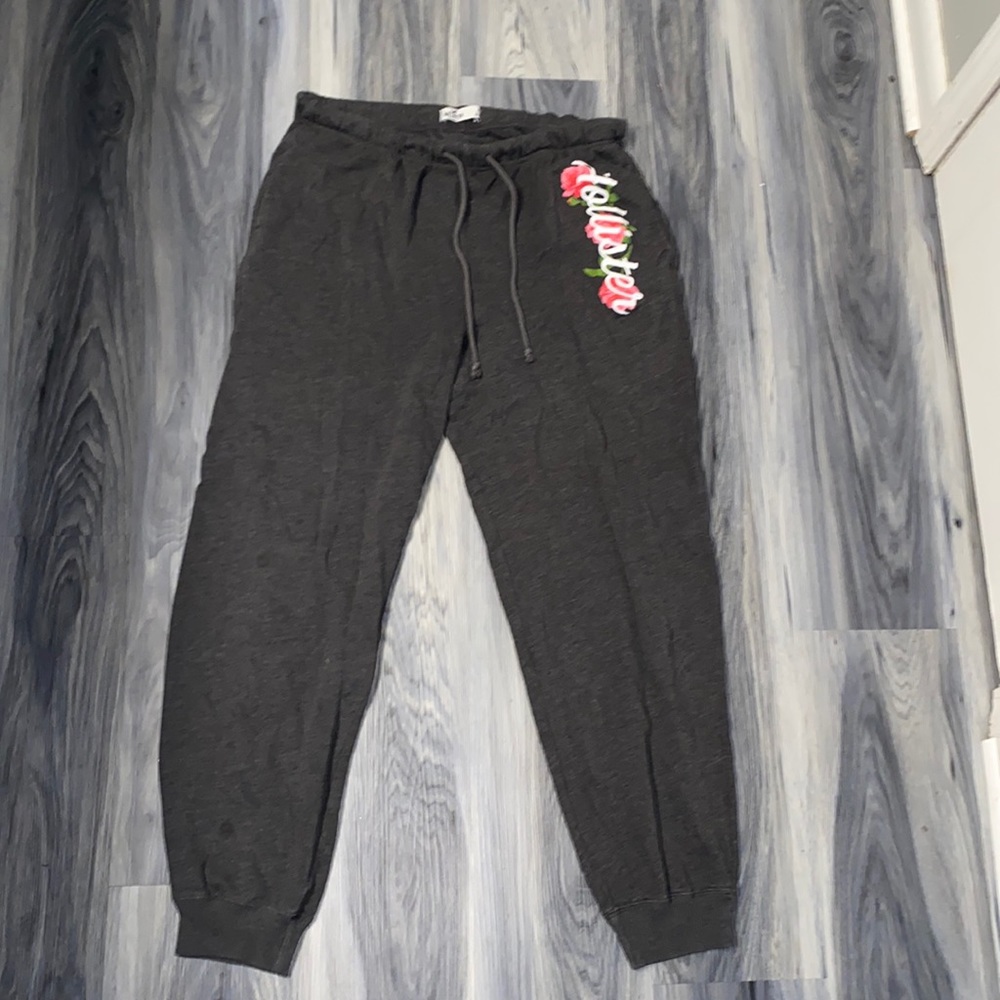 Hollister sweat pants !